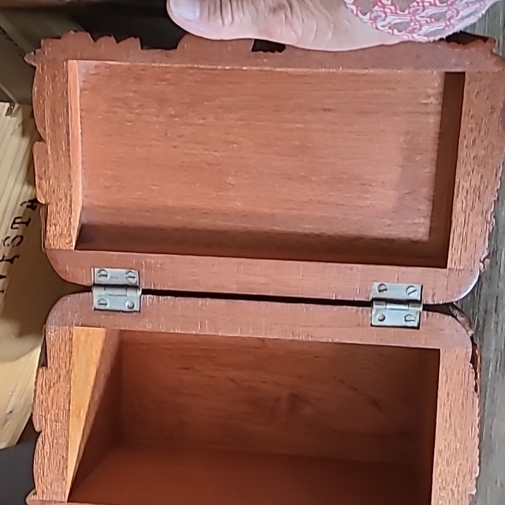 Honduras Mahogany Carved Box - Picture 6 of 7